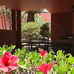 Apartment Tropical Garden Retreat: Private Terrace & Pool Oasis *